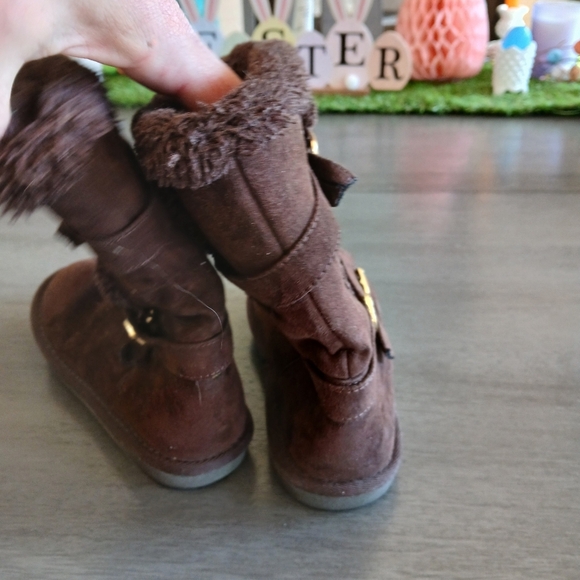 Micheal Kors Nwot Brown Kids Boots with Gold Accents Girls Size 1 - Picture 3 of 4